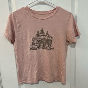 T shirt: find adventure